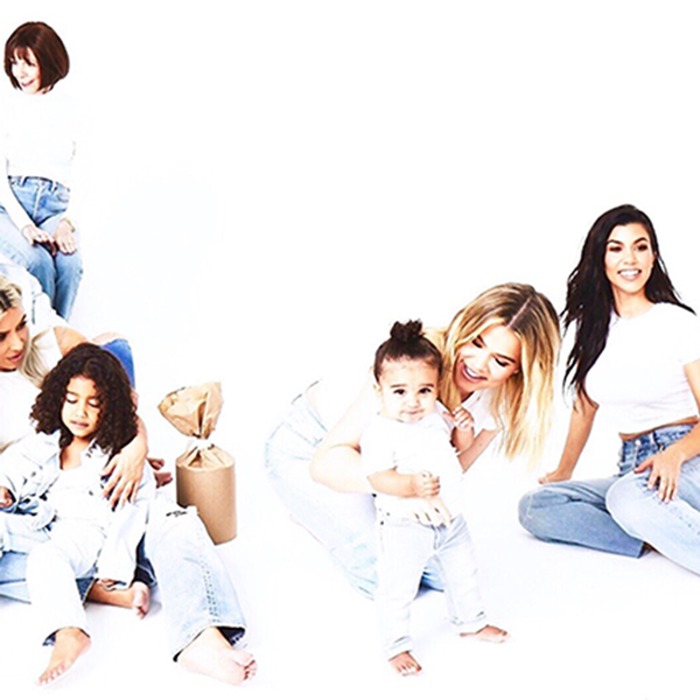dream kardashian and 4 of her cousins appear on christmas card day 23 e news - Kardashian Christmas Card dream kardashian and 4 of her cousins appear on christmas card day 23 e news - Kardashian Christmas Card